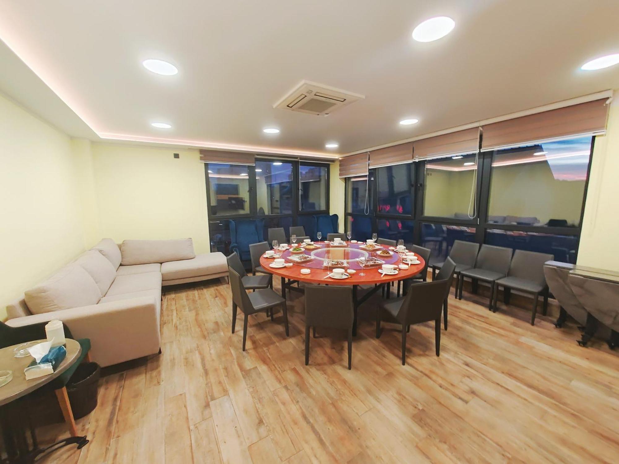 H.T Hotel Belgrad Zewnętrze zdjęcie